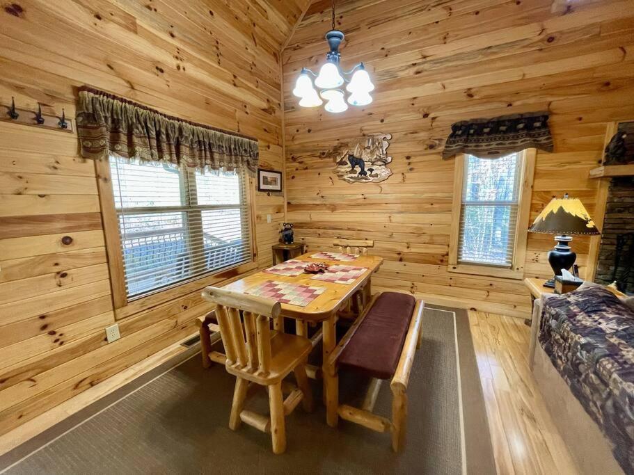 2 Bed Cabin Hot Tub Close To Helen #16 Exterior photo