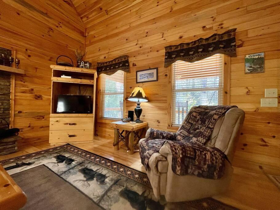 2 Bed Cabin Hot Tub Close To Helen #16 Exterior photo